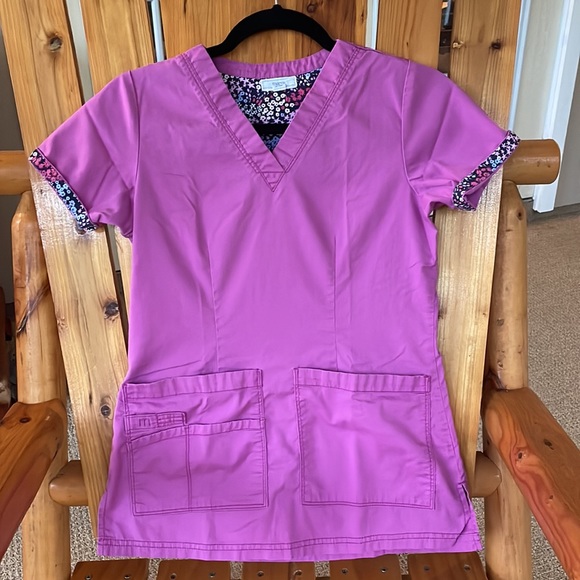 Medical scrubs by Maevn - Picture 3 of 4